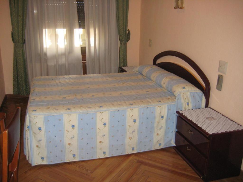 Hostal La Selecta Мадрид Номер фото